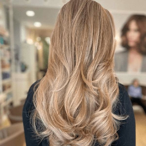 Balejaż blond: naturalny efekt, trwałość i cena zabiegu
