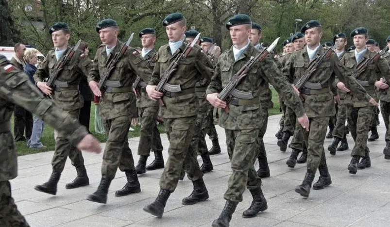 Ile na rękę zarabia żołnierz zawodowy? Pensja netto i dodatki