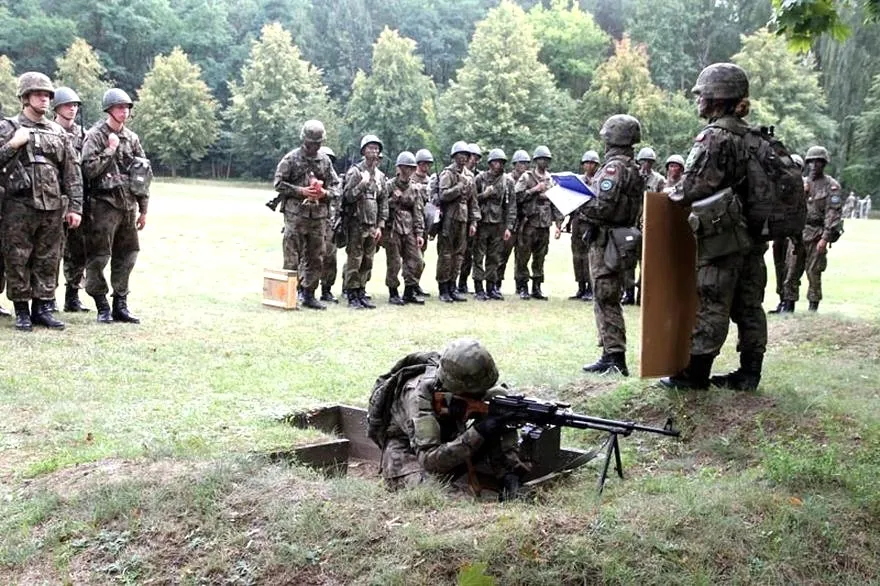 Jak wygląda 11-miesięczne szkolenie w wojsku krok po kroku