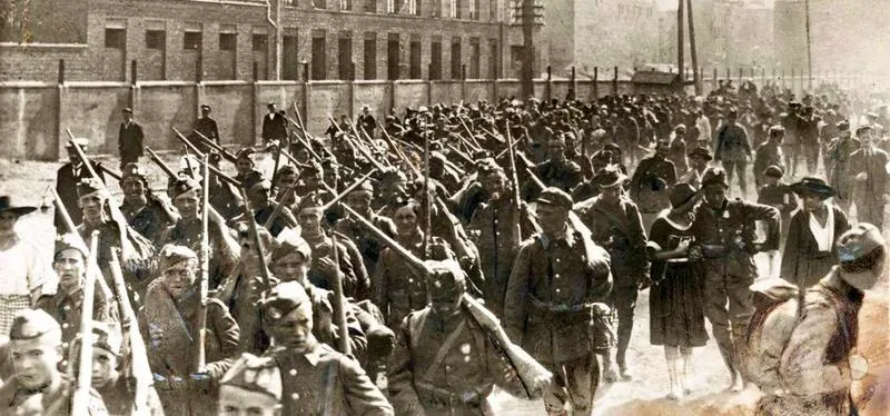Skąd się wzięło święto Wojska Polskiego i jakie wydarzenie upamiętnia