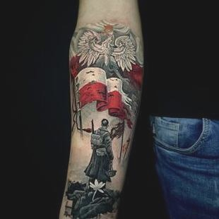 Tatuaż w wojsku – jakie zasady obowiązują żołnierzy?