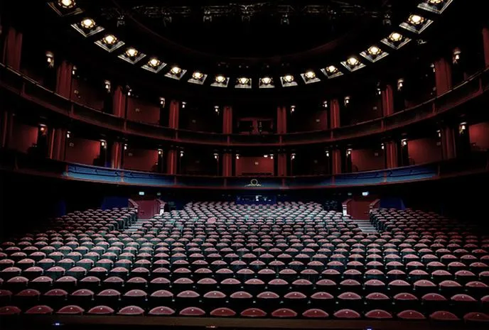 Kolory na wieczór w teatrze